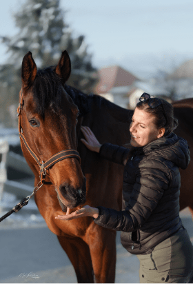 Image de Lucile Villard, ostéopathe animalière située sur Cruseilles, près d'Annecy.